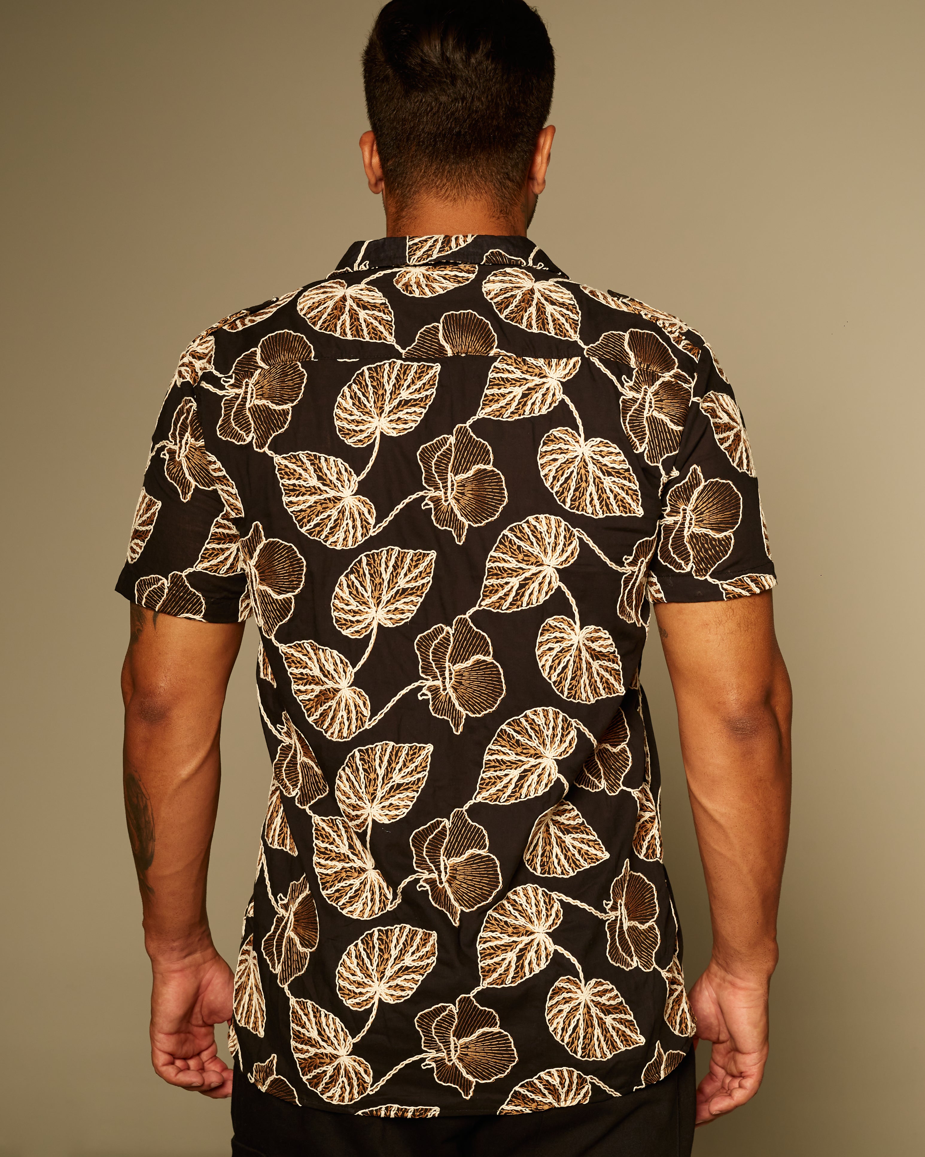 Camisa Manga Curta VK by VK Black Flowers